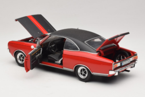 Opel Commodore GS/E Czerwony Revell 1:18 8826 Metal — zdjęcie 5 z 8