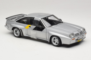 Opel Manta 400 Homologation Srebrny Revell 1:18 8491 Metal — zdjęcie 4 z 6