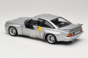 Opel Manta 400 Homologation Srebrny Revell 1:18 8491 Metal — zdjęcie 5 z 6