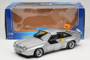 Opel Manta 400 Homologation Srebrny Revell 1:18 8491 Metal — zdjęcie 6 z 6