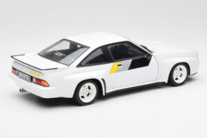 Opel Manta 400 Homologation Biały Revell 1:18 8819 Metal — zdjęcie 3 z 8