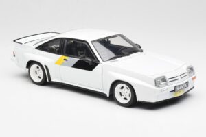 Opel Manta 400 Homologation Biały Revell 1:18 8819 Metal — zdjęcie 6 z 8
