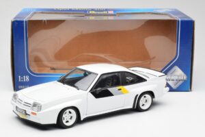 Opel Manta 400 Homologation Biały Revell 1:18 8819 Metal — zdjęcie 8 z 8