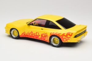 Opel Manta B Mattig Żółty z Płomieniem MCG 1:18 MCG18115 Metal — zdjęcie 5 z 6