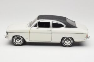 Opel Olympia A Coupe Biały Czarny Revell 1:18 8446 Metal — zdjęcie 4 z 8