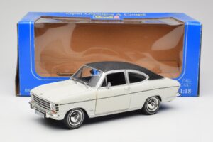 Opel Olympia A Coupe Biały Czarny Revell 1:18 8446 Metal — zdjęcie 8 z 8