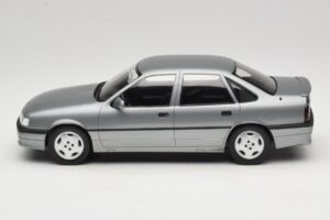 Opel Vectra A 2000 16V Ciemnoszary MCG 1:18 MCG18462 Metal — zdjęcie 3 z 6