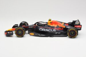 Oracle Red Bull Racing RB18 #11 S. Perez Miami GP 2022 Minichamps 1:18 110220511 Metal — zdjęcie 3 z 6