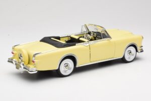 Packard Caribbean Kabriolet Żółty Road Signature 1:18 92798 Metal — zdjęcie 3 z 8