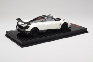 Pagani Huayra BC White Metallic Yy Model 1:18 REMC025 Żywica — zdjęcie 3 z 7