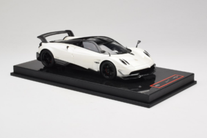Pagani Huayra BC White Metallic Yy Model 1:18 REMC025 Żywica — zdjęcie 4 z 7