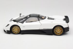 Pagani Zonda F Biały Mondo Motors 1:18 157655 Metal — zdjęcie 4 z 8