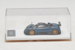 Pagani Zonda Tricolore Exposed Carbon Niebieski Henson & Heaven 1:64 PZTECB01 Metal — zdjęcie 6 z 7