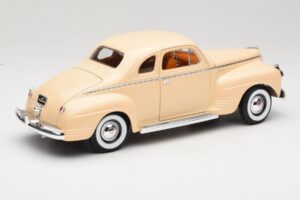 Plymouth Coupe Beżowy Road Signature 1:18 92398 Metal — zdjęcie 3 z 8