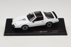 Pontiac Firebird Biały IXO 1:43 CLC582N Metal