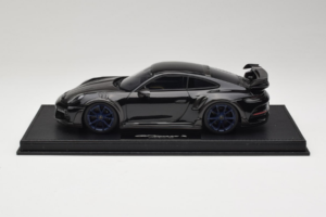 Porsche 911 992 TechArt GTstreet R Czarny Z Niebieskimi Kołami TechArt 1:18 REMC009 Żywica