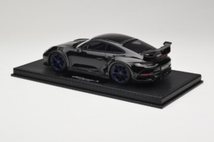 Porsche 911 992 TechArt GTstreet R Czarny Z Niebieskimi Kołami TechArt 1:18 REMC009 Żywica — zdjęcie 5 z 6