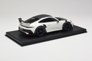 Porsche 911 992 TechArt GTstreet R Biały Z Niebieskimi Kołami TechArt 1:18 REMC014 Żywica — zdjęcie 3 z 6