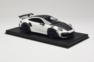 Porsche 911 992 TechArt GTstreet R Biały Z Niebieskimi Kołami TechArt 1:18 REMC014 Żywica — zdjęcie 4 z 6