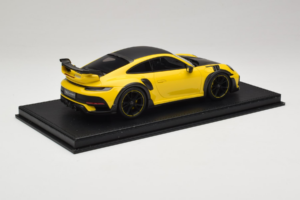 Porsche 911 992 TechArt GTstreet R Żółty Z Czarnymi Kołami TechArt 1:18 REMC011 Żywica — zdjęcie 3 z 6