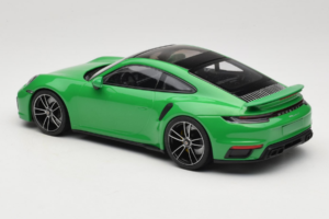 Porsche 911 992 Turbo S Zielony Minichamps 1:18 153069077 Metal — zdjęcie 5 z 6