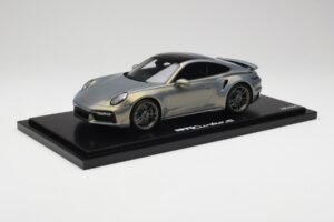 Porsche 911 Turbo S 992 Silver Bamboo Chromaflire With Display Case Spark 1:18 WAP0219100RTSS Żywica — zdjęcie 2 z 7