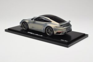 Porsche 911 Turbo S 992 Silver Bamboo Chromaflire With Display Case Spark 1:18 WAP0219100RTSS Żywica — zdjęcie 5 z 7
