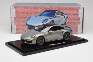 Porsche 911 Turbo S 992 Silver Bamboo Chromaflire With Display Case Spark 1:18 WAP0219100RTSS Żywica — zdjęcie 6 z 7
