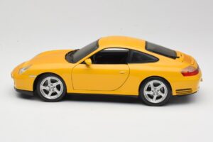 Porsche 911 996 Carrera 4S Żółty Maisto 1:18 WAP02101610 Metal — zdjęcie 4 z 8