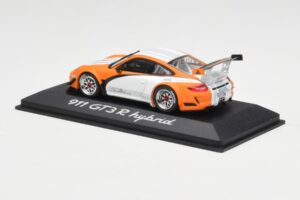Porsche 911 GT3 R Hybrid 997.2 Presentation White Orange Minichamps 1:43 WAP0201170B Metal — zdjęcie 3 z 4