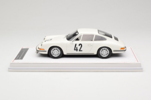 Porsche 911 S #42 R. Buchet / H. Linge Auguste Veuillet 24 Hours of Le Mans Class Winner 1967 IVY 1:18 REMC006 Żywica