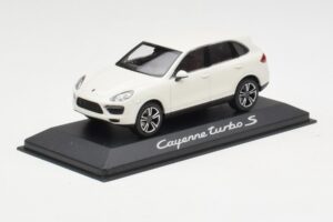 Porsche Cayenne 958 Turbo S Biały Minichamps 1:43 WAP0200220C Metal — zdjęcie 2 z 4