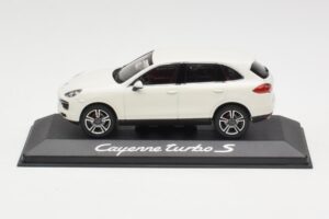 Porsche Cayenne 958 Turbo S Biały Minichamps 1:43 WAP0200220C Metal