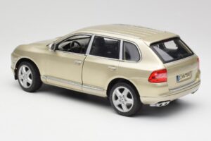 Porsche Cayenne Turbo 955 Beżowy Maisto 1:18 WAP02100113 Metal — zdjęcie 7 z 8