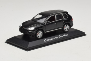 Porsche Cayenne Turbo Dark Green Metallic Minichamps 1:43 WAP02061117 Metal — zdjęcie 2 z 5