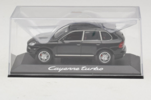 Porsche Cayenne Turbo Dark Green Metallic Minichamps 1:43 WAP02061117 Metal — zdjęcie 4 z 5