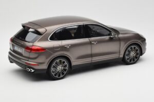 Porsche Cayenne E2 Turbo S Umbra Metaliczny Minichamps 1:18 WAP0213020F Metal — zdjęcie 3 z 8