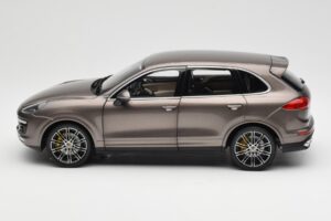 Porsche Cayenne E2 Turbo S Umbra Metaliczny Minichamps 1:18 WAP0213020F Metal — zdjęcie 4 z 8