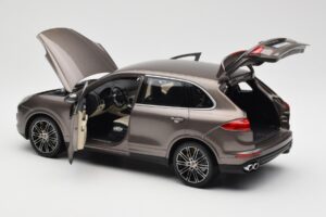 Porsche Cayenne E2 Turbo S Umbra Metaliczny Minichamps 1:18 WAP0213020F Metal — zdjęcie 5 z 8