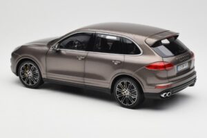 Porsche Cayenne E2 Turbo S Umbra Metaliczny Minichamps 1:18 WAP0213020F Metal — zdjęcie 7 z 8