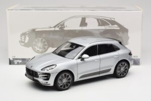 Porsche Macan Turbo 95B Srebrny Minichamps 1:18 110062504 Metal — zdjęcie 8 z 8