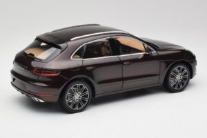 Porsche Macan 95B Turbo Mahoń Metalik Minichamps 1:18 110062500 Metal — zdjęcie 3 z 8
