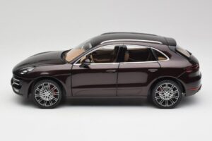 Porsche Macan 95B Turbo Mahoń Metalik Minichamps 1:18 110062500 Metal — zdjęcie 4 z 8