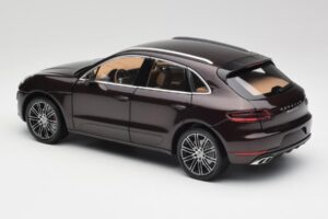 Porsche Macan 95B Turbo Mahoń Metalik Minichamps 1:18 110062500 Metal — zdjęcie 7 z 8