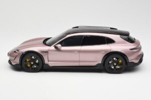 Porsche Taycan Turbo S Cross Turismo Różowy Metalik GT Spirit 1:18 GT440 Żywica — zdjęcie 3 z 6