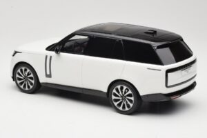 Land Rover Range Rover L460 P530 Autobiography Fuji White GT Spirit 1:18 GT533 Żywica — zdjęcie 5 z 6