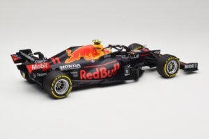 Red Bull Racing Honda RB16B #11 S. Perez Mexican GP 2021 Minichamps 1:18 110211911 Metal — zdjęcie 2 z 6