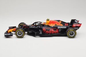 Red Bull Racing Honda RB16B #11 S. Perez Mexican GP 2021 Minichamps 1:18 110211911 Metal — zdjęcie 3 z 6
