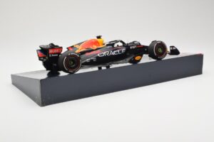 Red Bull Racing RB18 #1 M. Verstappen Winner Austin GP 2022 Minichamps 1:18 113222901 Metal — zdjęcie 3 z 6