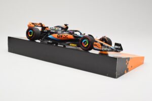 Red Bull Racing RB18 #1 M. Verstappen Winner Austin GP 2022 Minichamps 1:18 113222901 Metal — zdjęcie 4 z 6